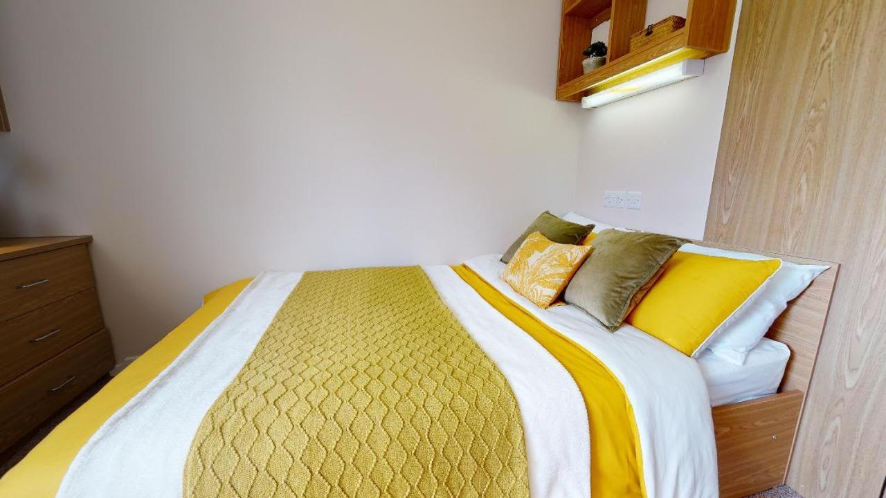For Students Only - Iq In Centre * Leeds (West Yorkshire)